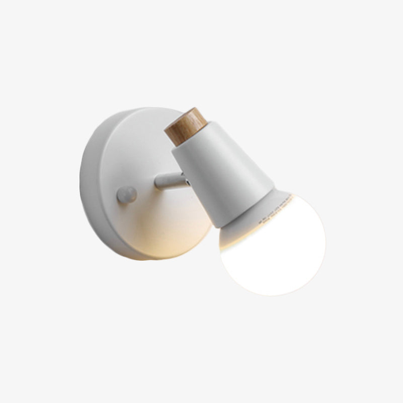 Vägglampa LED i trä och metall med dekorativ hjortdesign