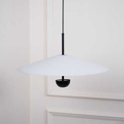 Modern vit pendellampa i minimalistisk design för kök och vardagsrum