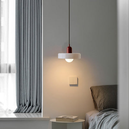 Pendellampa i färgat glas med cylinderform och justerbar höjd