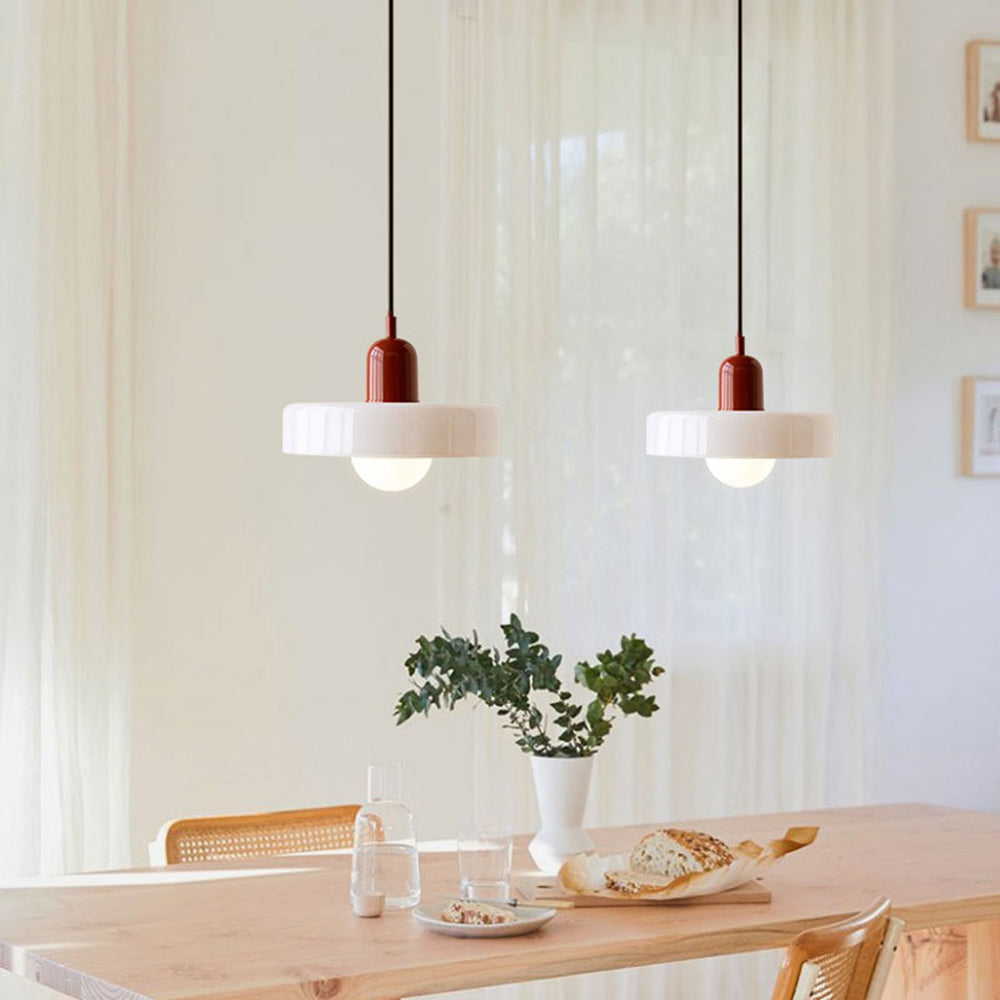 Pendellampa i färgat glas med cylinderform och justerbar höjd