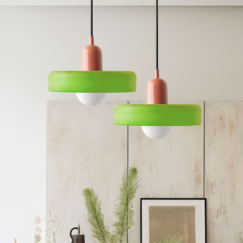 Pendellampa i färgat glas med cylinderform och justerbar höjd