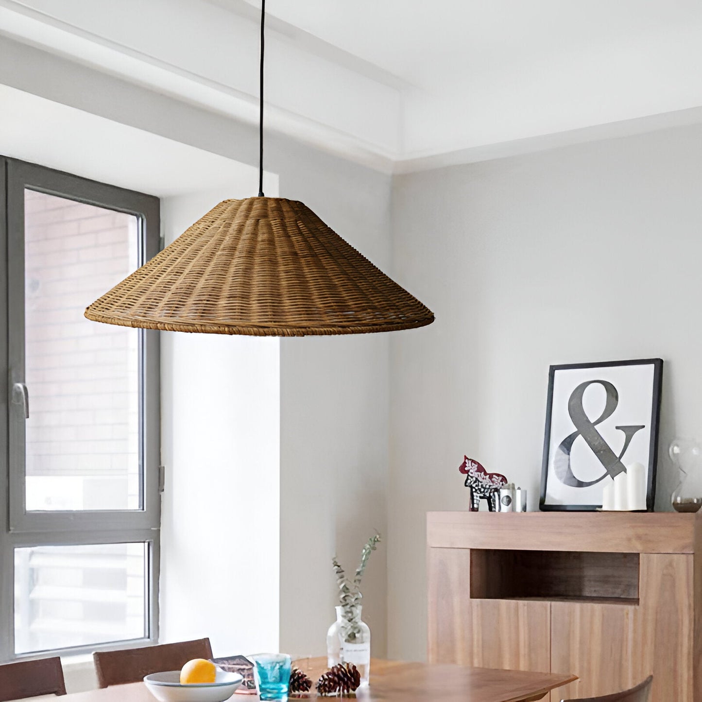 Handgjord rottinglampa i boho och japandi stil för kök vardagsrum matsal
