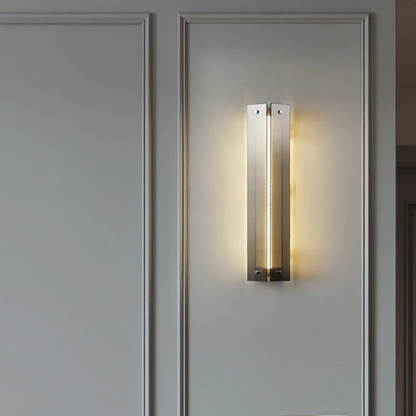 Vägglampa i glas med modern och antik design i rostfritt stål