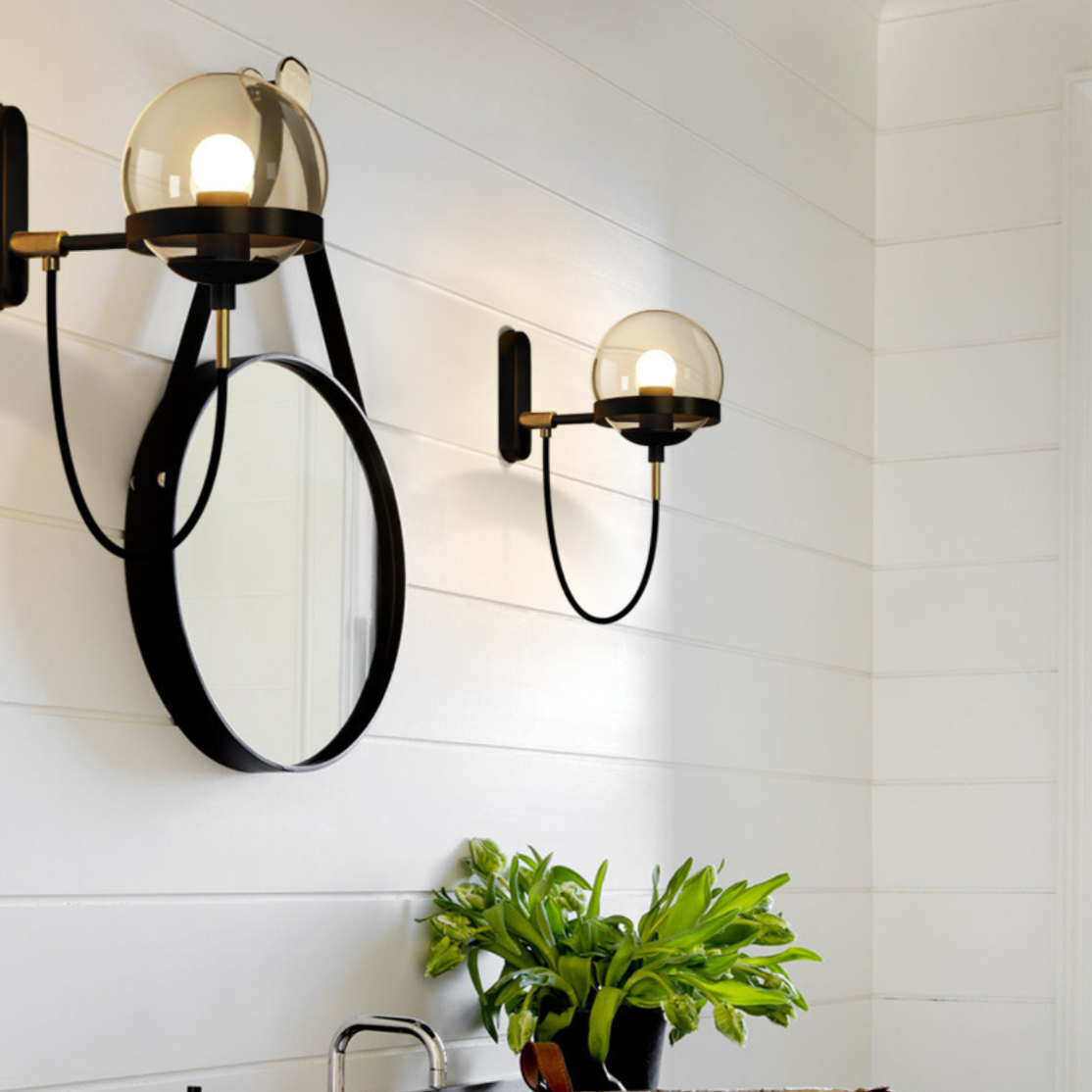 Vägglampa LED i glas och metall med modern och stilren design