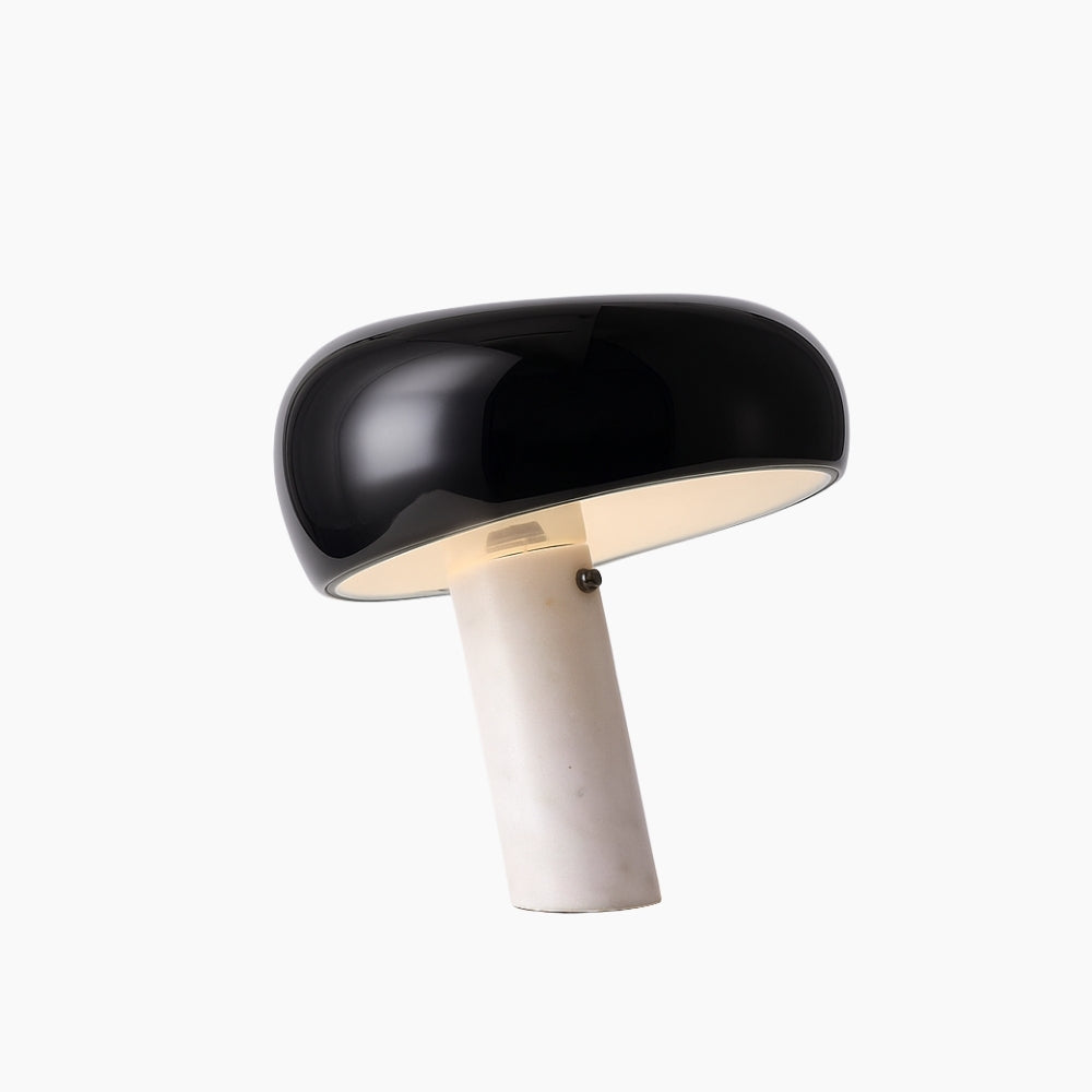 Italiensk inspirerad bordslampa med rund vit kupol och modern design för sovrum och vardagsrum