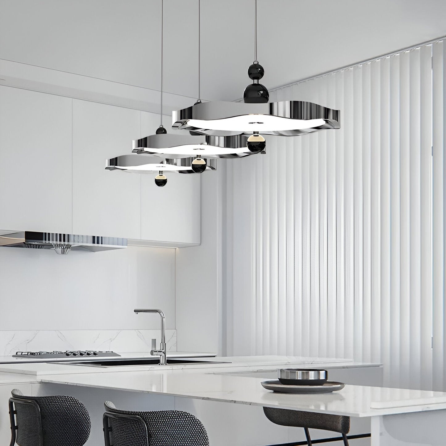 Fransk inspirerad aluminium taklampa med valnötsdetaljer