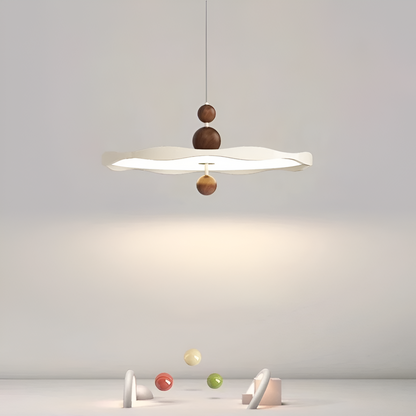 Fransk inspirerad aluminium taklampa med valnötsdetaljer