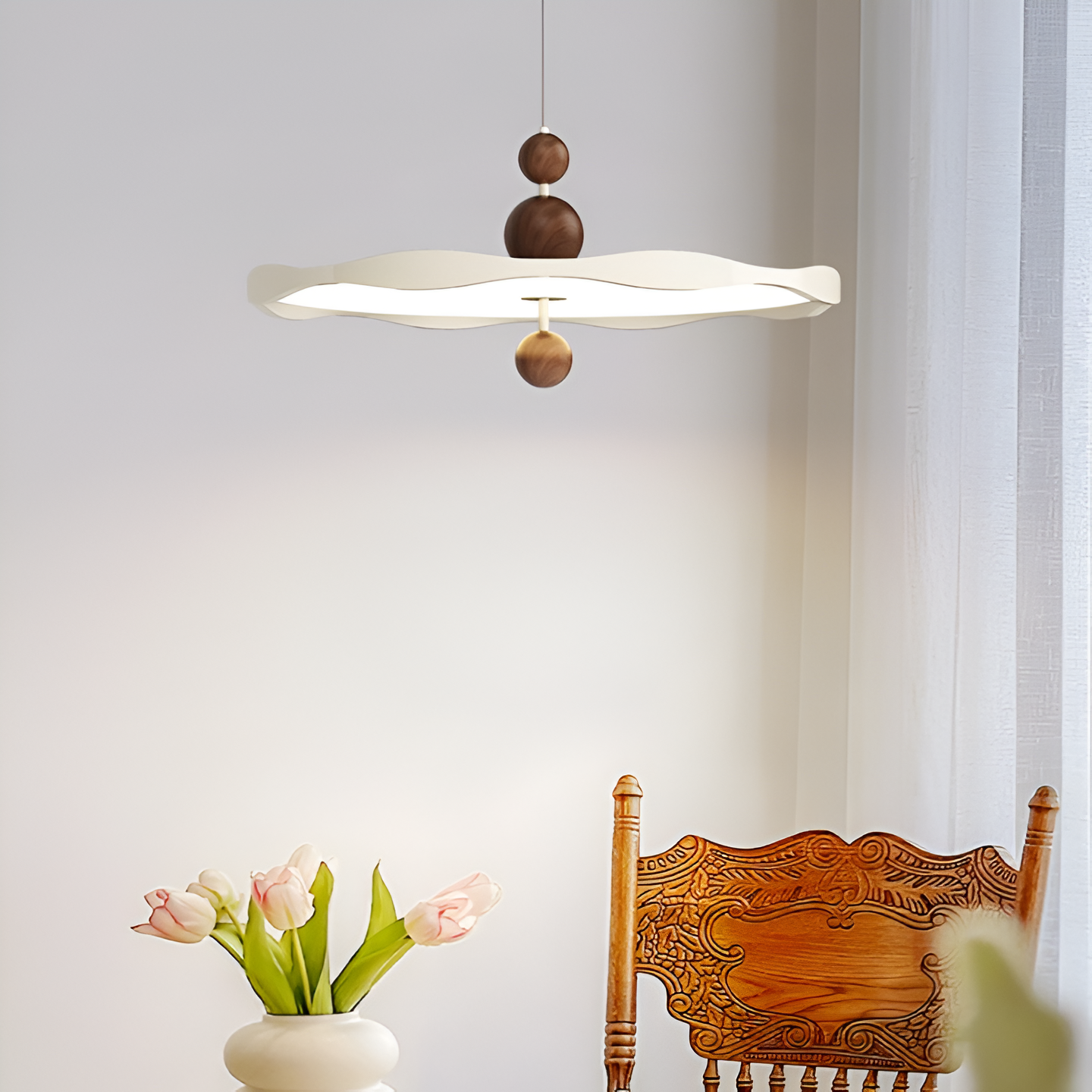 Fransk inspirerad aluminium taklampa med valnötsdetaljer