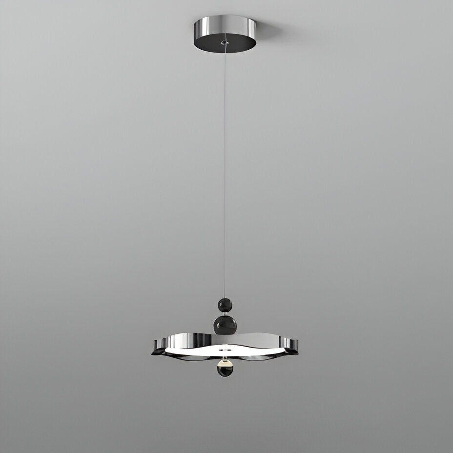Fransk inspirerad aluminium taklampa med valnötsdetaljer