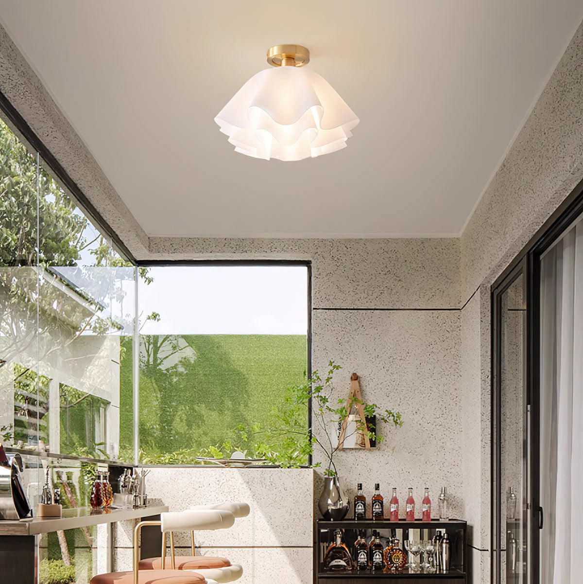 Plisserad taklampa i mässing och vit akryl – modern plafond för vardagsrum, sovrum och matsal