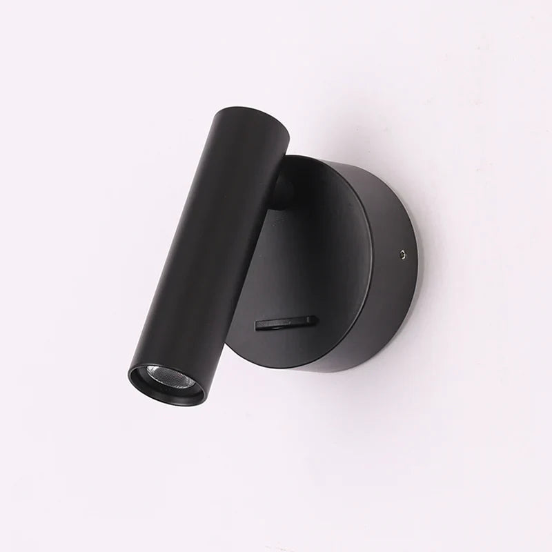 Vägglampa i mässing med LED och strömbrytare – elegant belysning för sovrum och vardagsrum