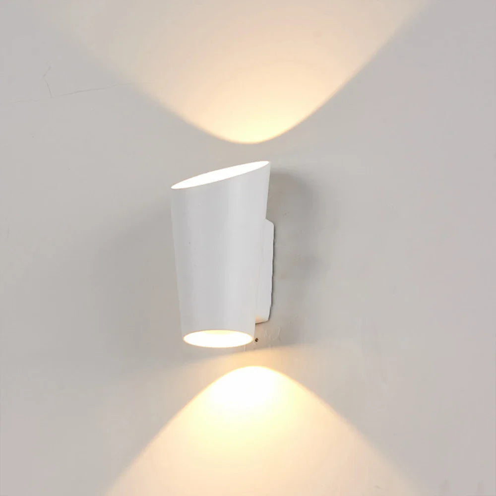 Modern LED-vägglampa i aluminium – för inomhus och utomhusbruk