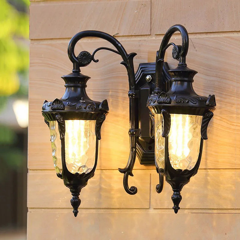 Dubbel vägglampa i europeisk retrostil med aluminium och härdat glas