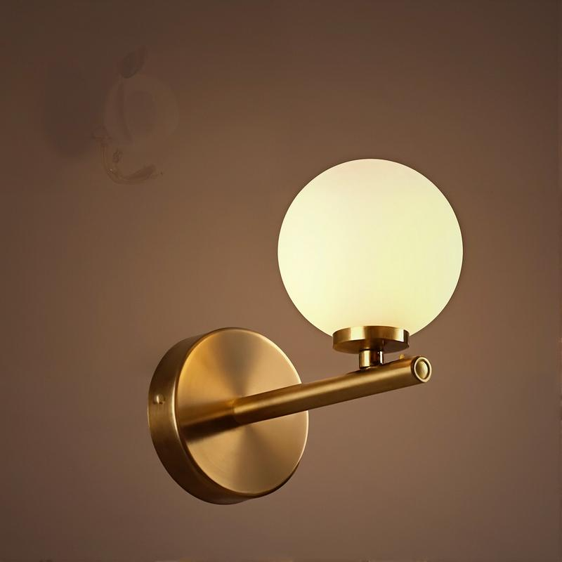 Vägglampa i modern vintage-stil med justerbar arm – i elegant guld