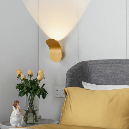 Modern vägglampa i aluminium med elegant LED-design