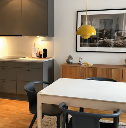 Dansk design taklampa med blomformad halvcirkelskärm och varm LED belysning för kök matsal och vardagsrum