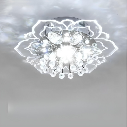 Modern taklampa med kristalldetaljer i blomdesign