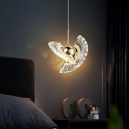 Modern pendellampa i metall med kristallinspirerad design för vardagsrum matsal