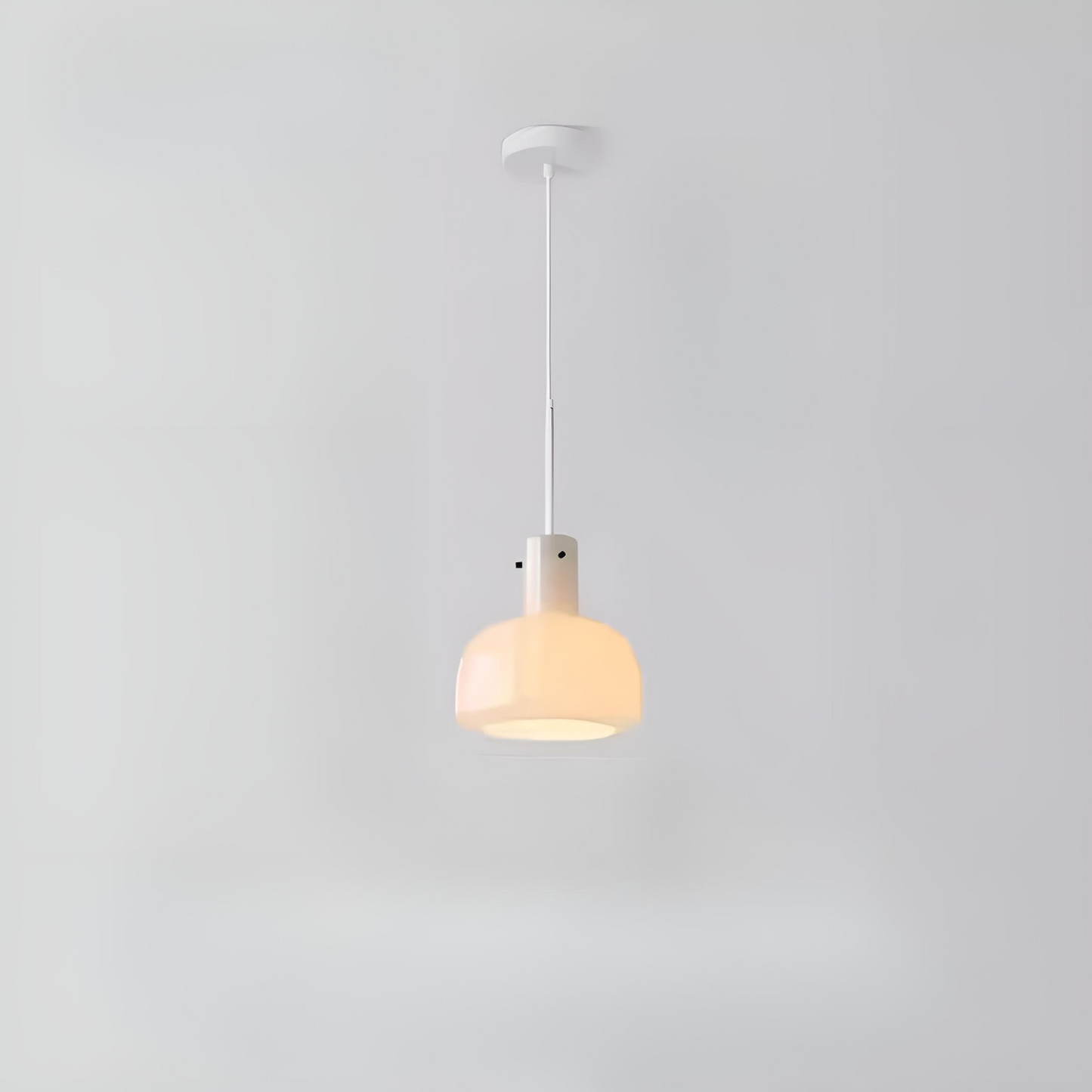 Nordisk pendellampa i färgat glas med justerbar höjd för kök matsal sovrum