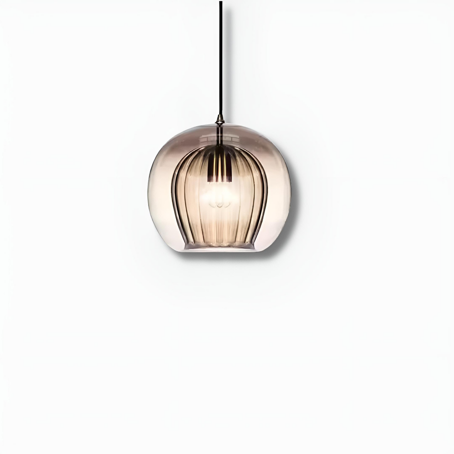Modern pendellampa i glas med rund kupa och LED-belysning för matsal och vardagsrum