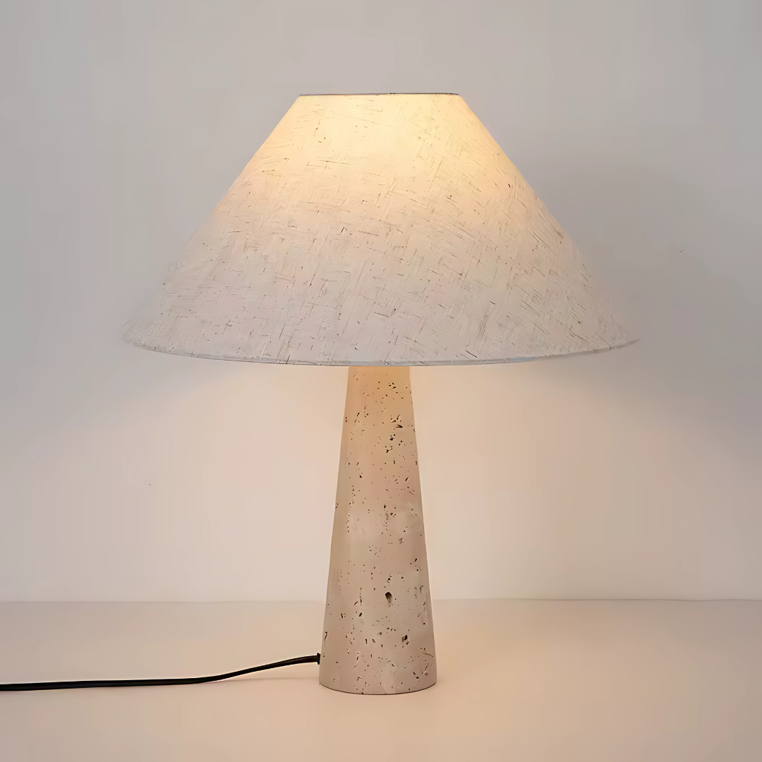 Tavra | Travertin bordslampa med linneskärm och varmt stämningsfullt ljus