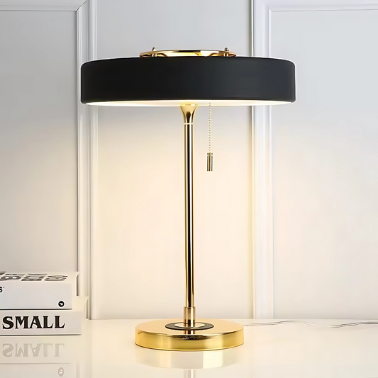 Noiré | Metall bordslampa med nedåtriktat LED-ljus och modern lyxig känsla