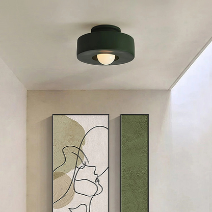 Modern taklampa i minimalistisk design med LED och metallfinish