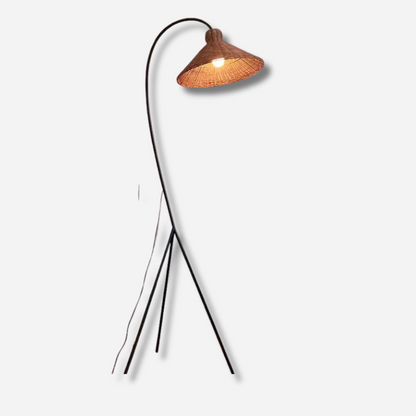Ravik | Modern golvlampa i rottingstil med nordisk och minimalistisk design