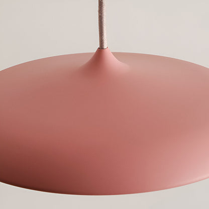 Modern pendellampa i metall med UFO-inspirerad design för matsal kök bar