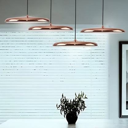 Modern pendellampa i metall med UFO-inspirerad design för matsal kök bar