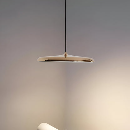 Modern pendellampa i metall med UFO-inspirerad design för matsal kök bar