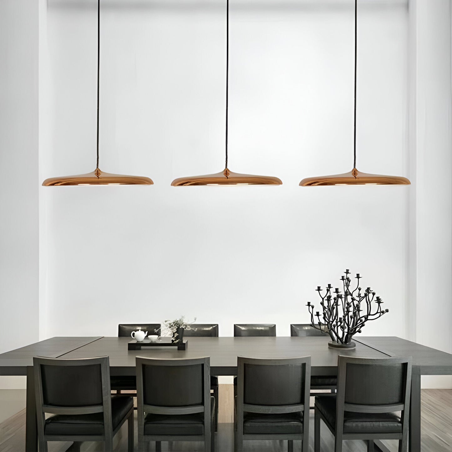 Modern pendellampa i metall med UFO-inspirerad design för matsal kök bar