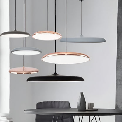 Modern pendellampa i metall med UFO-inspirerad design för matsal kök bar