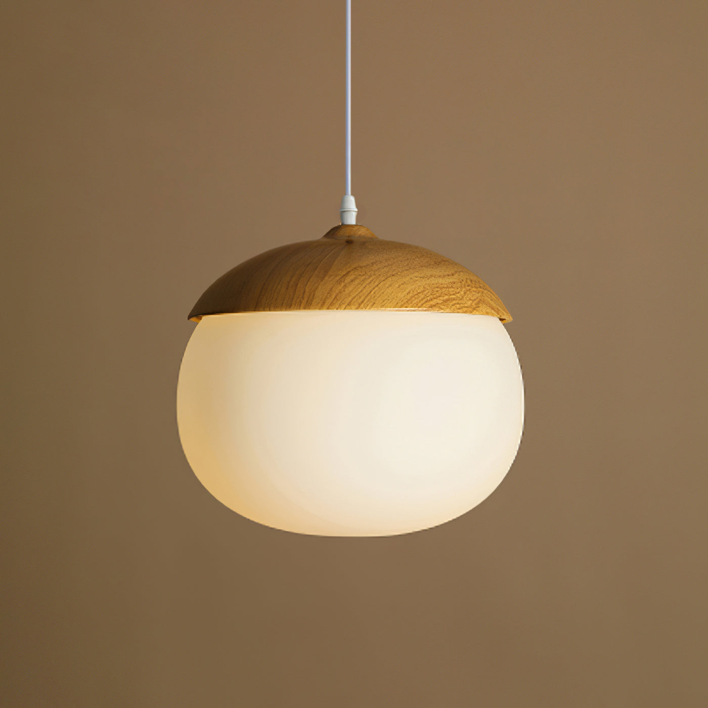 Modern taklampa i frostat glas och träfinish med justerbar höjd för kök matsal vardagsrum