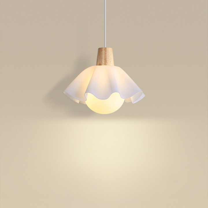 Nordisk pendellampa i trä med blomformad design och LED för matsal sovrum och vardagsrum