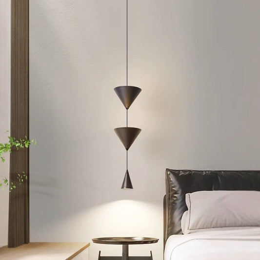 Modern konformad takpendel i metall med tre spotlights för hem och café
