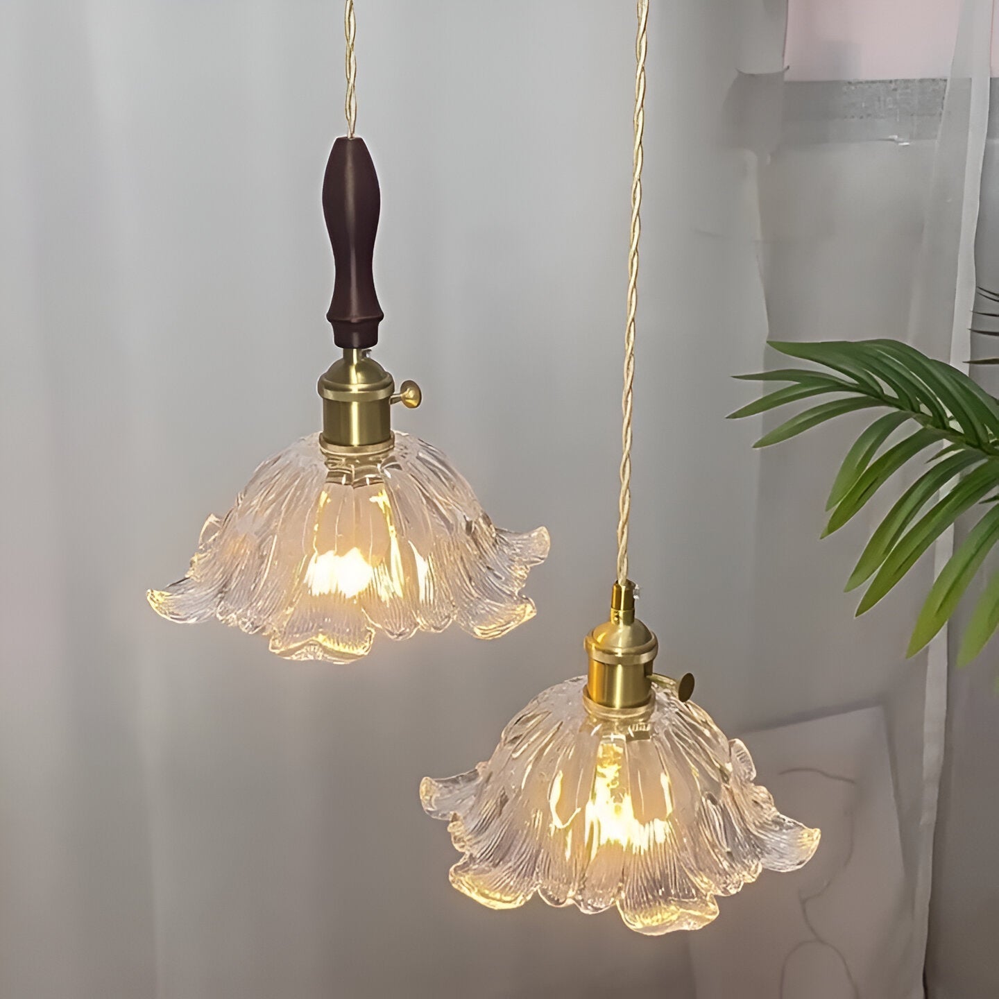 Fransk retro blomformad glaspendel i koppar med justerbar höjd 150 cm