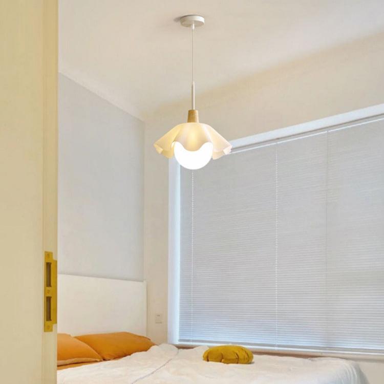 Nordisk pendellampa i trä med blomformad design och LED för matsal sovrum och vardagsrum
