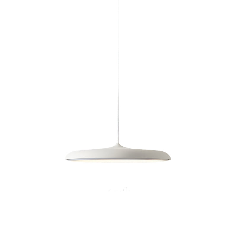 Modern pendellampa i metall med UFO-inspirerad design för matsal kök bar