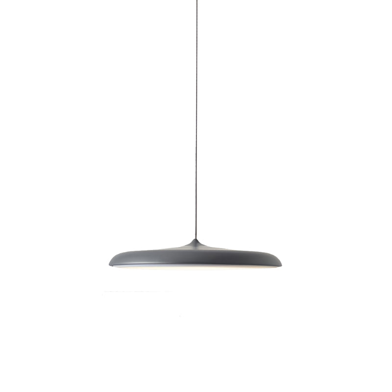 Modern pendellampa i metall med UFO-inspirerad design för matsal kök bar