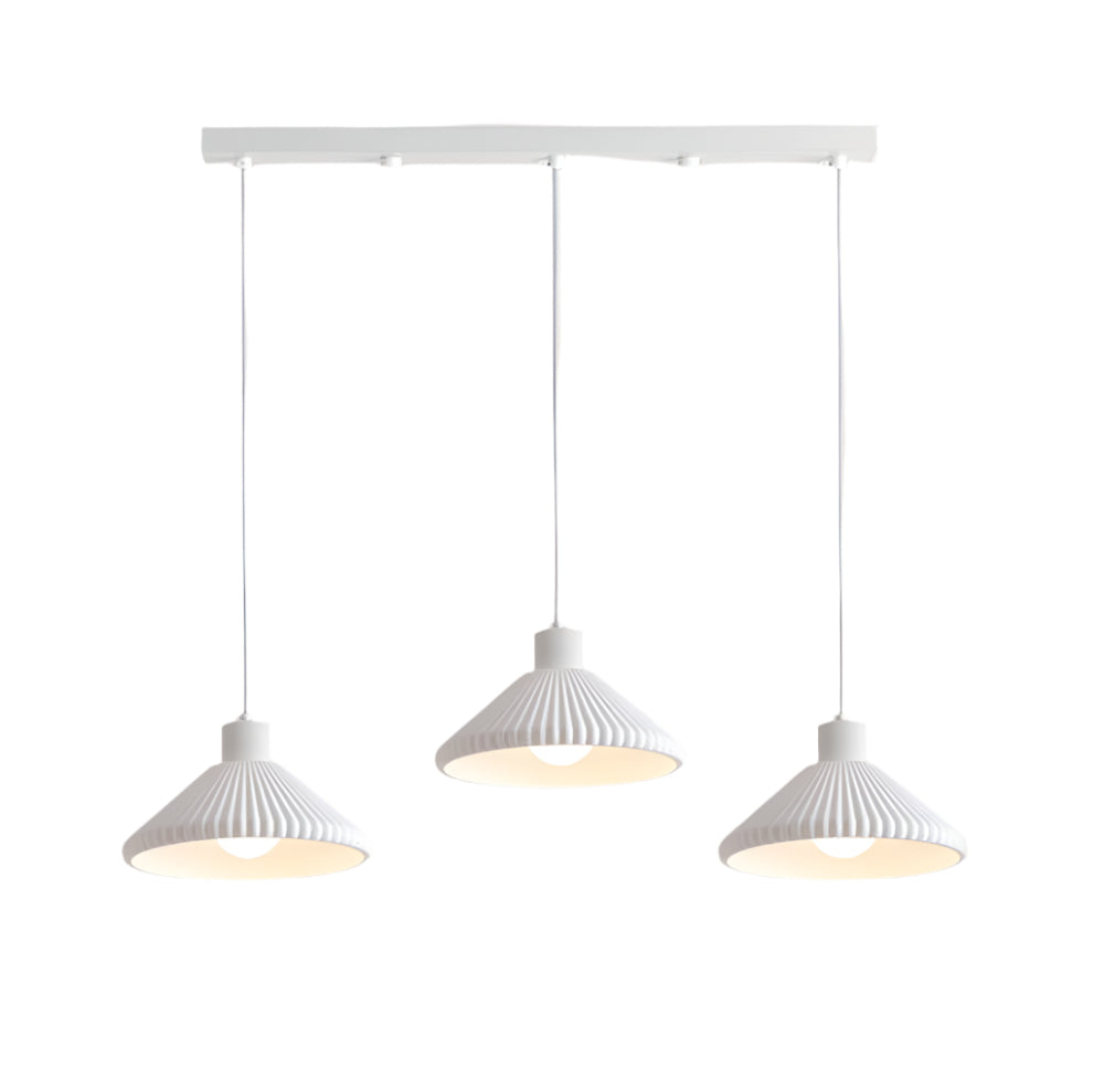 Nordisk plisserad pendellampa i resin – stilren design för hem och café