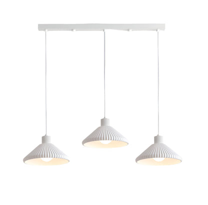 Nordisk plisserad pendellampa i resin – stilren design för hem och café