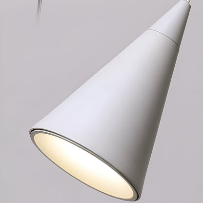 Modern konformad takpendel i metall med tre spotlights för hem och café