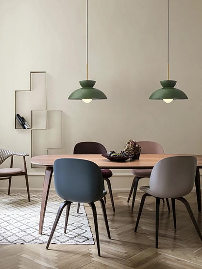 Nordisk pendellampa i resin för vardagsrum matsal sovrum och hemmamiljö
