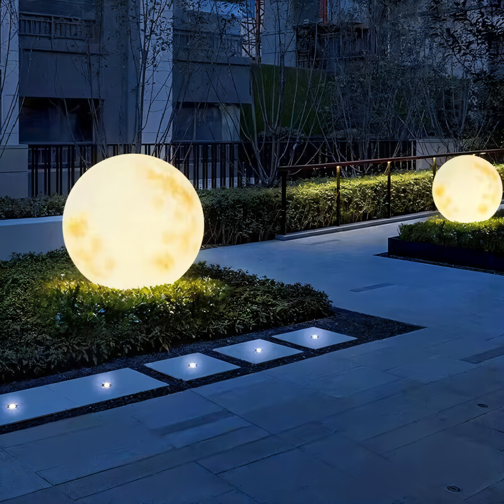 Solcellsdriven månlampa med varmvit LED belysning för trädgård uteplats och gångvägar