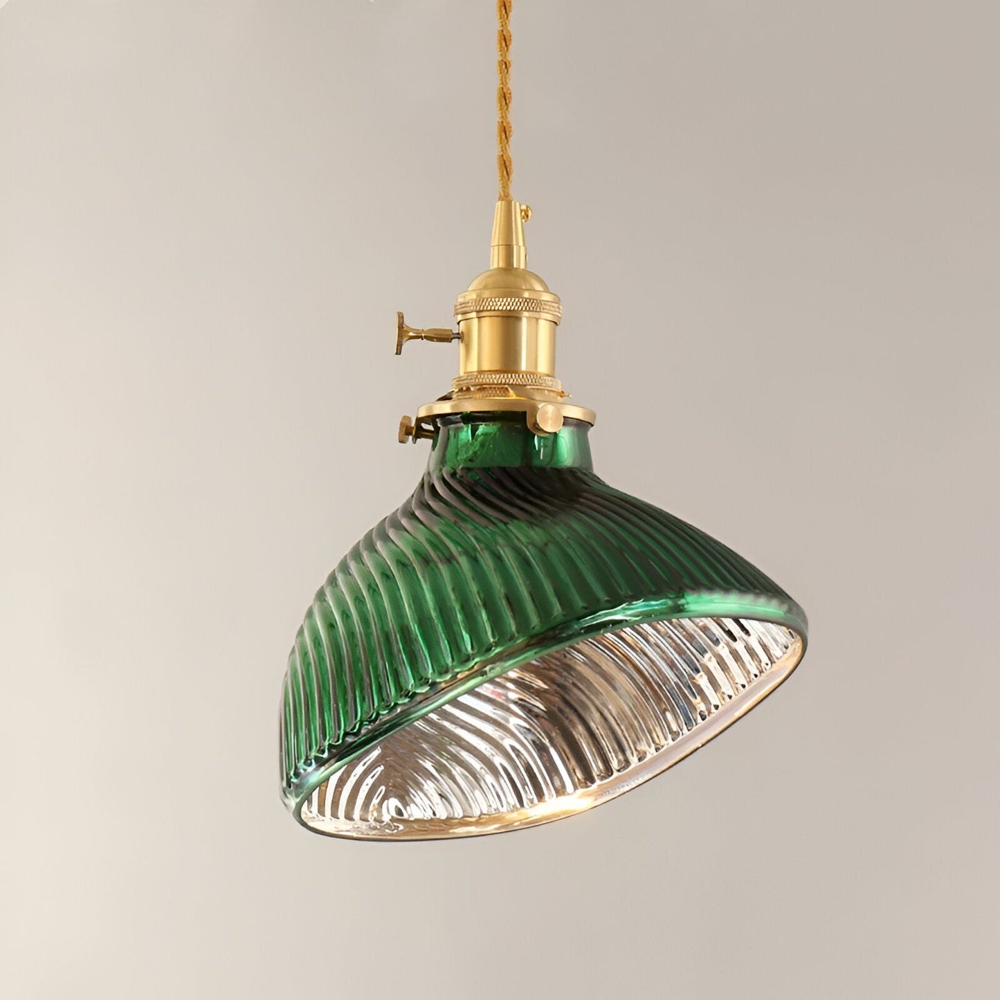 Grön glas pendellampa med nordisk design och mjukt ljus för kök vardagsrum och sovrum