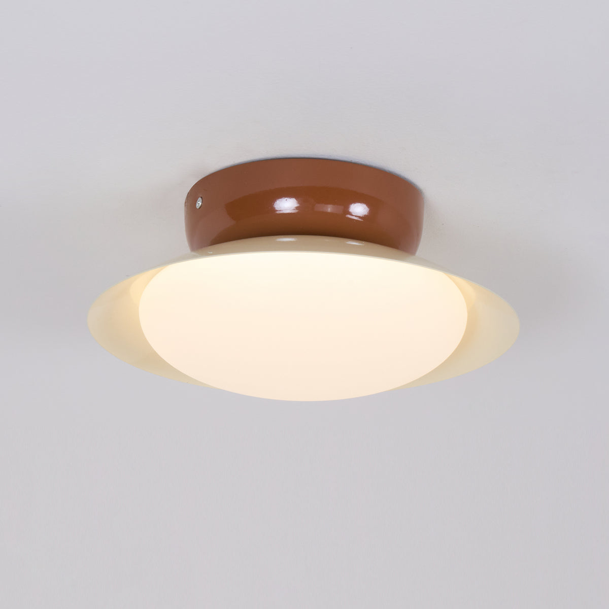 Modern taklampa i metall med retrodesign – LED plafond i mid-century stil för vardagsrum, sovrum och hall