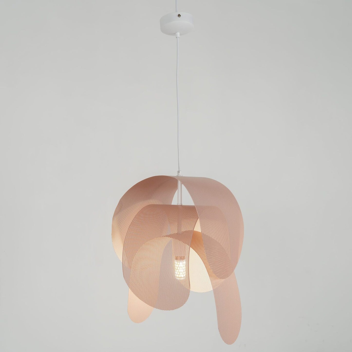 Modern perforerad metallpendel i rosa för kök matsal vardagsrum och sovrum