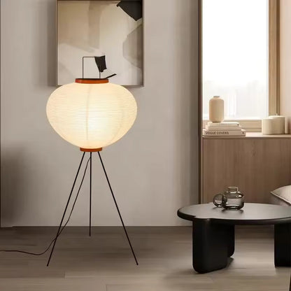 Akiru | Wabi-sabi golvlampa i rispapper med LED-belysning och handgjord finish