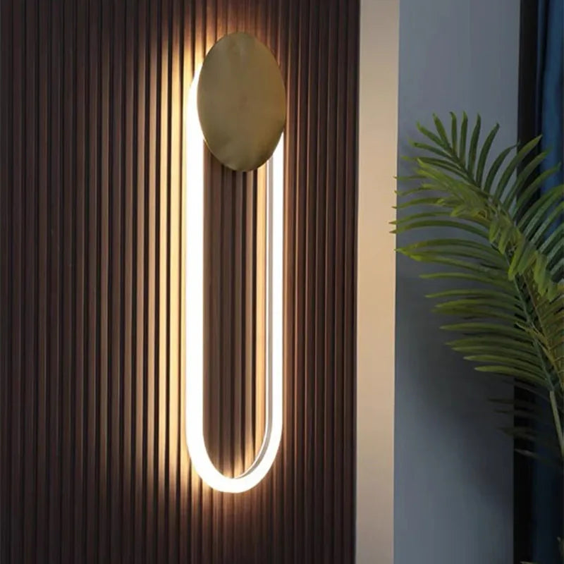 Modern nordisk vägglampa i metall – elegant LED-belysning för sovrum, vardagsrum och hotell